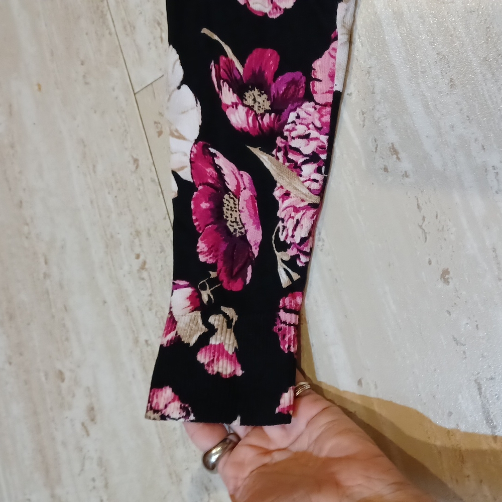 Gorgeous White House Black Market Floral Cardigan - Picture 6 of 8